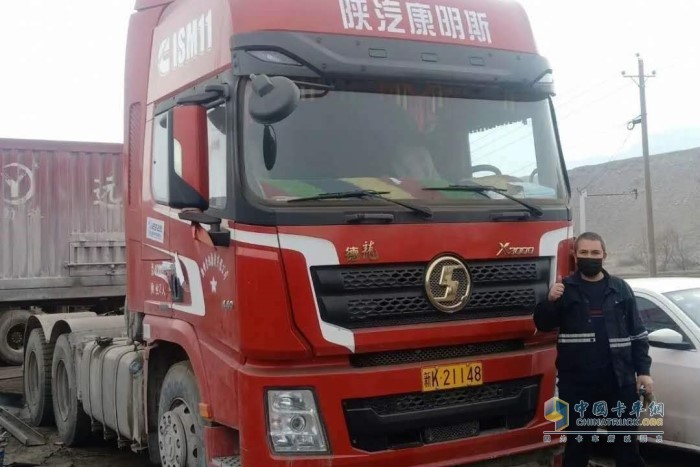 裝配康明斯發(fā)動(dòng)機的陜汽重卡
