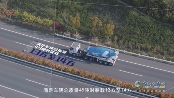 比常見(jiàn)的4軸底盤(pán)攪拌車(chē)每次多拉5.3立方米