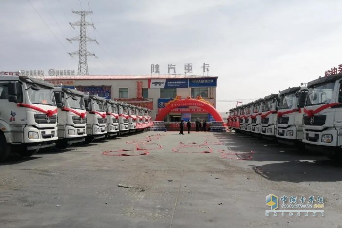 配裝濰柴WP10H發(fā)動(dòng)機的供液車(chē)整裝待發(fā)