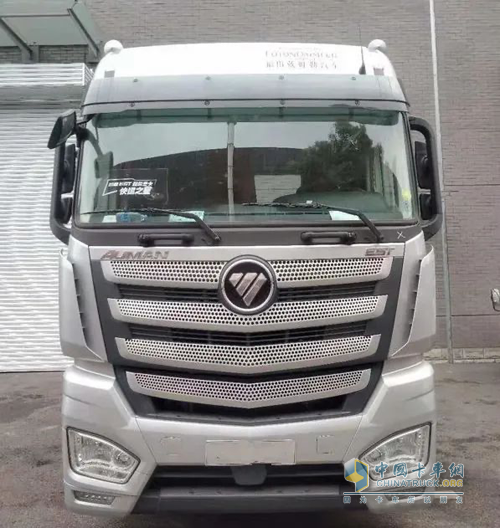 鄭師傅的搭載?？敌镜臍W曼EST超級重卡