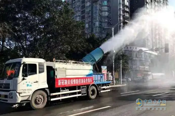 搭載東風(fēng)康明斯ISD系列發(fā)動(dòng)機的環(huán)衛車(chē)