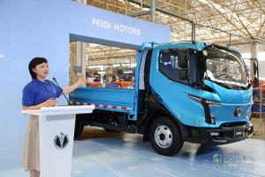 安全效能卡車(chē)飛碟汽車(chē)W系列下線(xiàn)