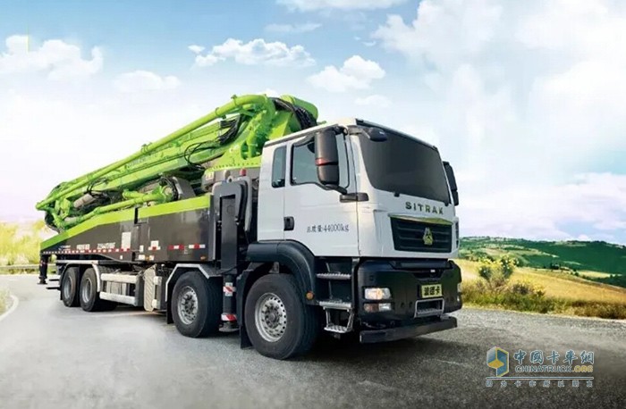 中聯(lián)重科汕德卡底盤(pán)泵車(chē)交車(chē)現場(chǎng)