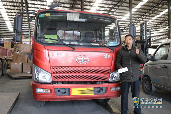 山東臨沂的王士營(yíng)為解放動(dòng)力勁威系列發(fā)動(dòng)機的高效與低油耗點(diǎn)贊