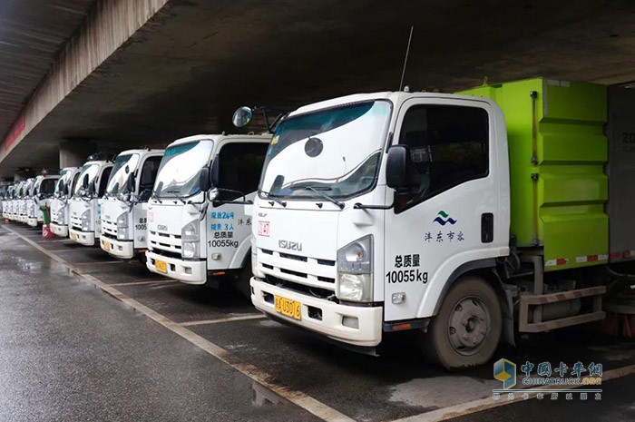 慶鈴五十鈴環(huán)衛車(chē)