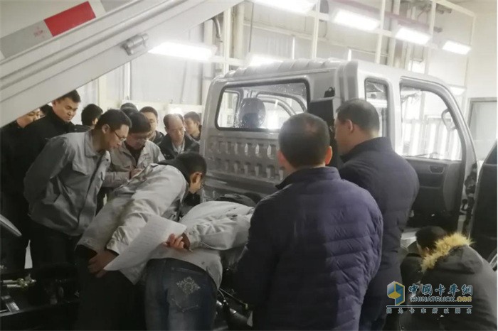 福田瑞沃服務(wù)人員在國六方面加強技術(shù)技能培訓