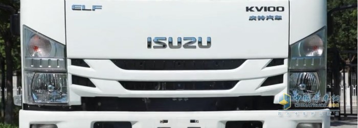 KV100冷藏車(chē)有著(zhù)慶鈴家族化的外觀(guān)