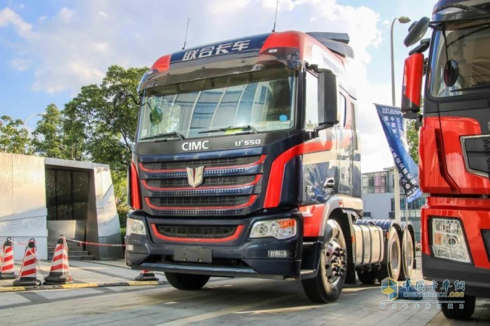 現場(chǎng)展出的聯(lián)合卡車(chē)U+550馬力牽引車(chē)