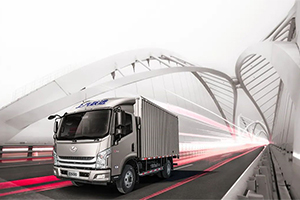 轉“?！睘椤皺C”， 上汽輕卡領(lǐng)先布局 危險品營(yíng)運車(chē)輛！