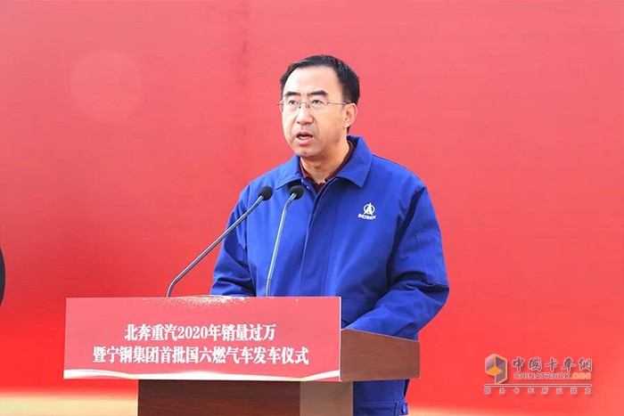 王鐵生主持交車(chē)儀式