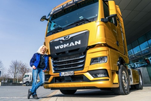 致敬“她力量--MAN商用車(chē)驚喜定制WOMAN TGX