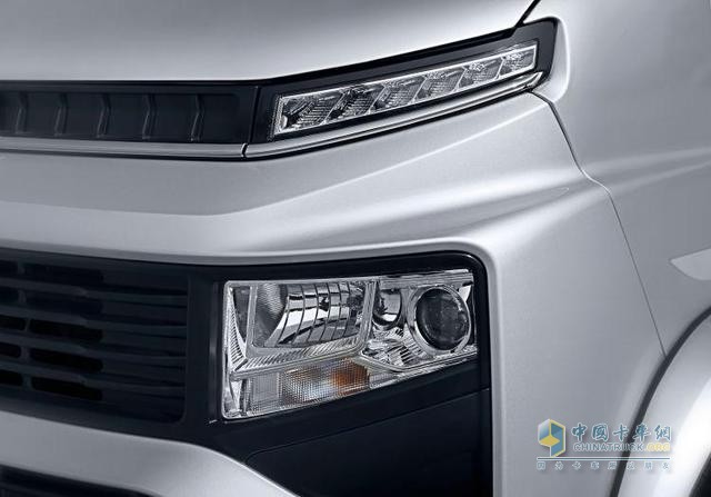 “鋒銳”前照燈