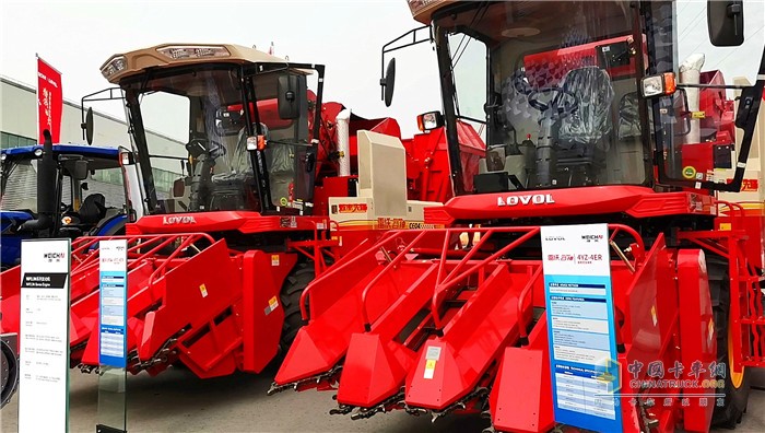 濰柴雷沃谷神自走式玉米機