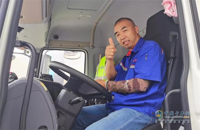 三一攪拌車(chē)駕駛員鄭師傅為三一安全性點(diǎn)贊