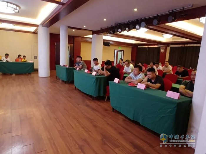 宜春億鑫大客戶(hù)德龍X5000國六牽引車(chē)推介會(huì )