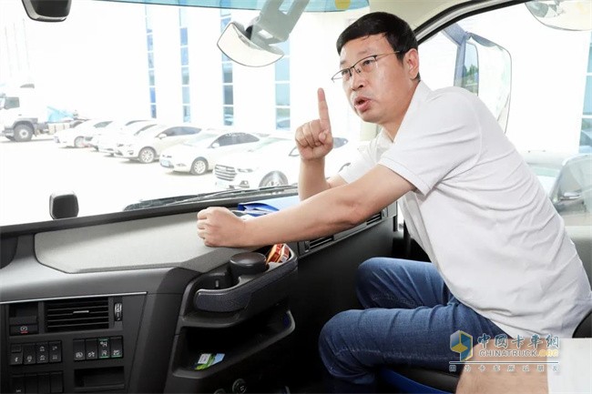 沃爾沃卡車(chē)  牽引車(chē)