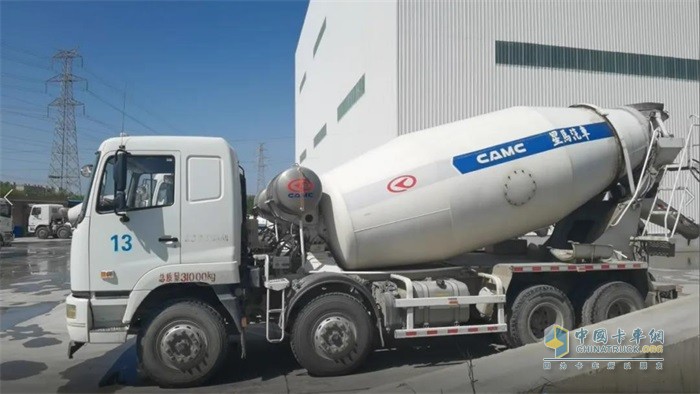環(huán)昌攪拌站內的星馬國六攪拌車(chē)