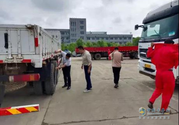 北奔重卡,服務(wù),牽引車(chē)