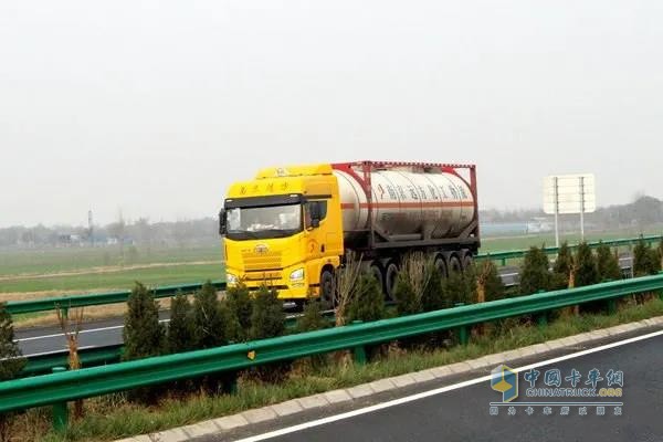 ?；奋?chē)輛   高速專(zhuān)用停車(chē)位