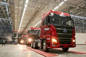 首批6臺重卡隆重下線(xiàn) 三一智聯(lián)重卡廠(chǎng)房正式排產(chǎn)