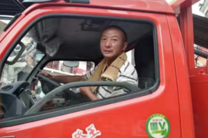 ?開(kāi)上它告別窘迫的日子  省心、抗造的東風(fēng)多利卡讓老周信賴(lài)