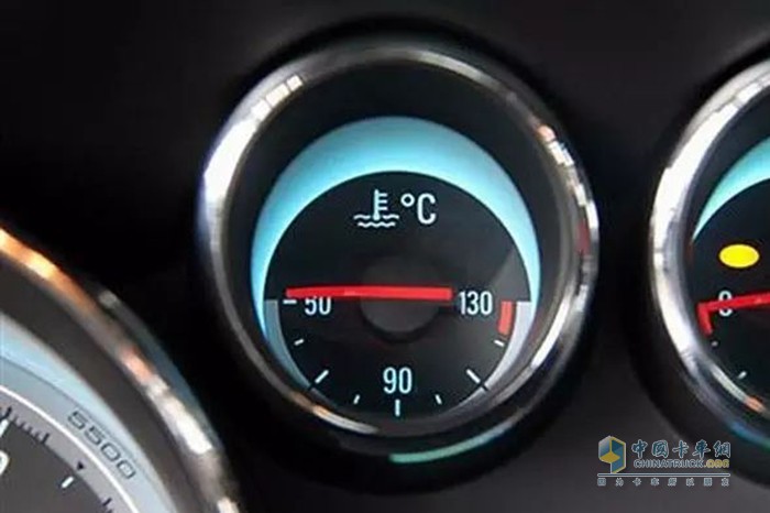 深圳交警 車(chē)窗起霧 空調除霧 開(kāi)暖風(fēng)睡覺(jué)