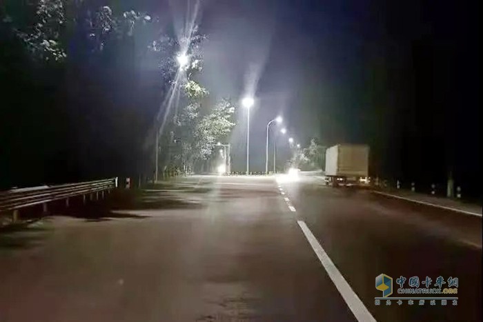 夜間行車(chē) 注意事項 照明設施