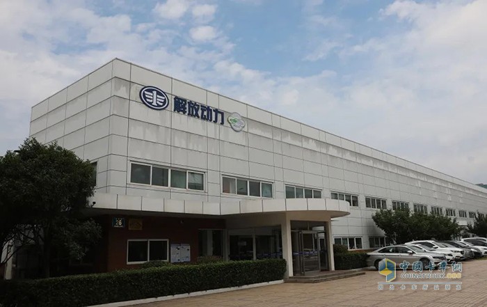 解放動(dòng)力,發(fā)動(dòng)機