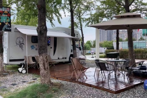 ins創(chuàng  )業(yè)風(fēng)已開(kāi)啟 上汽輕卡秒變移動(dòng)美發(fā)設計中心