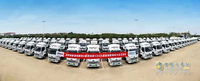 　　以500臺德藍新能源輕卡為依托，雙方將圍繞新能源輕卡租賃服務(wù)、貨源服務(wù)、運力服務(wù)、維保售后等領(lǐng)域開(kāi)展全面戰略合作，共同助力新能源物流車(chē)市場(chǎng)發(fā)展壯大，攜手構建零碳物流新模式，領(lǐng)跑行業(yè)新未來(lái)。