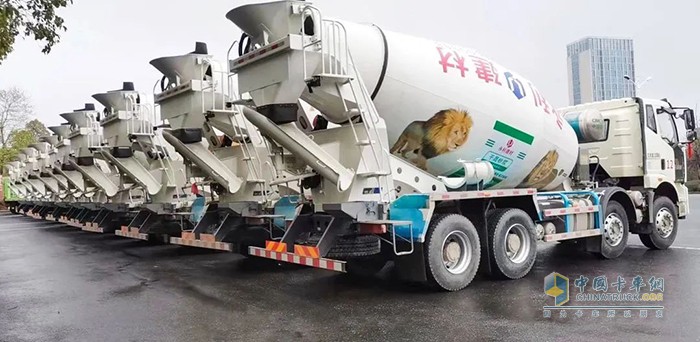 聯(lián)合交付共贏(yíng)未來(lái) 全新解放&凌宇J6L攪拌車(chē)首亮相