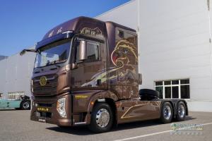 一汽解放青汽 鷹途 生活艙 560馬力 6X4 國六 AMT自動(dòng)擋牽引車(chē)