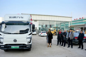 飛碟漫天飛財運滿(mǎn)滿(mǎn) · 車(chē)友會(huì )：一場(chǎng)“車(chē)輪上的故事會(huì )”，燃爆草原！