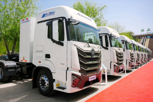 雙電機效率超95%+30分鐘快充，歐曼星翼 400kWh 純電牽引車(chē)運力進(jìn)階