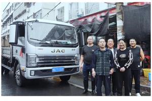 江淮1卡：《車(chē)輪上的光》致敬3000萬(wàn)卡車(chē)司機的滾燙人生