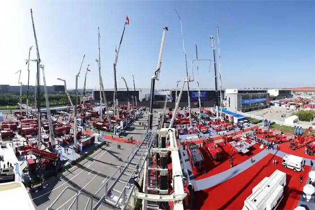 北奔重汽新型應急裝備亮相北京國際消防展