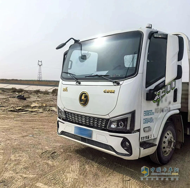 陜汽德龍G300輕卡：安老板事業(yè)擴張的新動(dòng)力