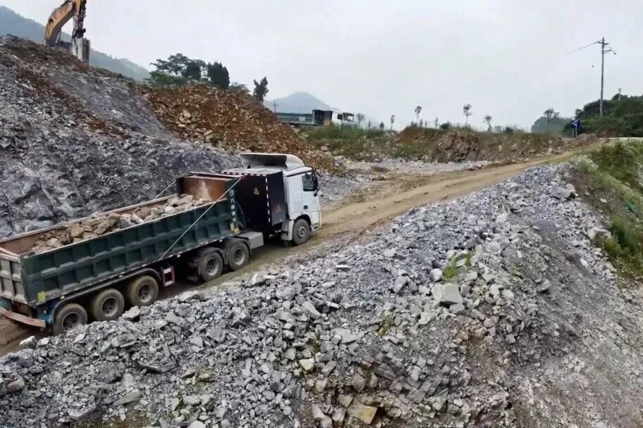 三次都買(mǎi)TA！百臺徐工純電動(dòng)牽引車(chē)交付西南