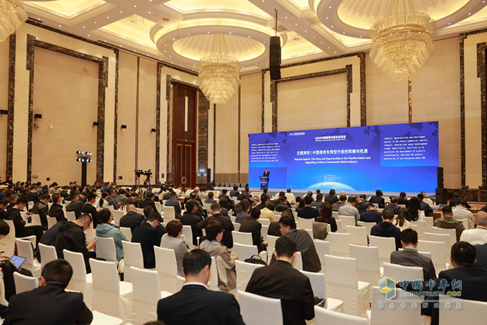 2025中國商用車(chē)新生態(tài)論壇，東風(fēng)商用車(chē)劉利成：共謀綠色智能發(fā)展新圖景