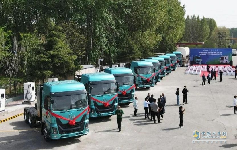 進(jìn)入2023年，如果科技旗下長(cháng)征汽車(chē)新能源重卡先后在唐山、保定、天津、成都、青島等地批量交付，實(shí)現開(kāi)門(mén)紅。