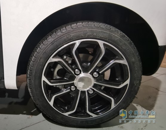 在最新一批工信部公告中，記者發(fā)現了來(lái)自福田汽車(chē)的一輛“萌寵”型燃料電池廂式運輸車(chē)。