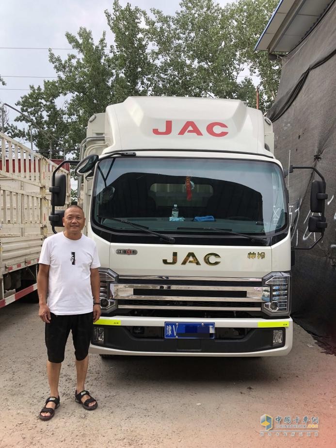 江淮1卡帥鈴“專(zhuān)業(yè)戶(hù)” 不光自己買(mǎi) 還推薦朋友買(mǎi)了10幾臺