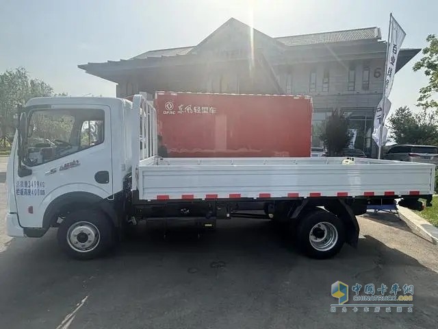 5米輕卡僅售5.58萬(wàn)起 5大優(yōu)勢配5大場(chǎng)景 東風(fēng)多利卡“任吾行”讓您賺錢(qián)無(wú)憂(yōu)