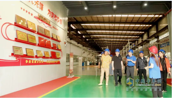 北京市住房和城鄉建設委員會(huì )、北京節能和資源綜合利用協(xié)會(huì )領(lǐng)導蒞臨中集車(chē)輛攪拌車(chē)業(yè)務(wù)集團考察 共話(huà)新能源