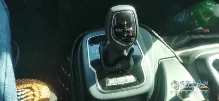 百萬(wàn)公里高效運營(yíng)實(shí)力“圈粉” 信賴(lài)之選歐航R pro自動(dòng)擋中卡2.0助他馳騁創(chuàng  )富路