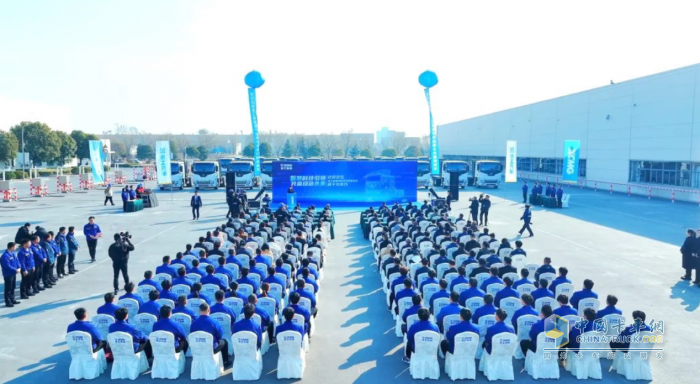 戰投見(jiàn)證、千臺訂單、批量交付！徐工新能源重卡“電”亮新未來(lái)！