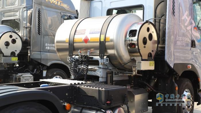 油價(jià)上漲不用愁，乘龍H7 Pro創(chuàng  )贏(yíng)版LNG牽引車(chē)創(chuàng  )富有新招