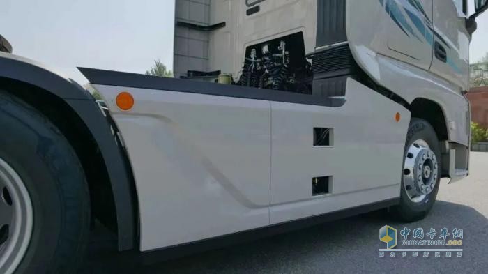 解放J7創(chuàng  )領(lǐng)版牽引車(chē)，卡友直呼“太懂我”！