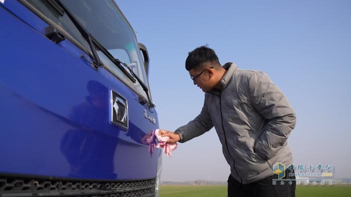 徐工漢馳輕卡油耗超低、動(dòng)力強勁——00后冠軍這樣說(shuō)