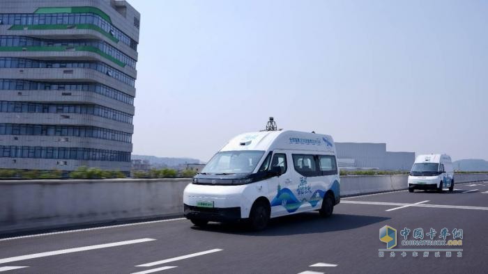 首個(gè)車(chē)星互聯(lián)全場(chǎng)景智駕解決方案“由龍”發(fā)布 遠程創(chuàng  )領(lǐng)商用智駕新時(shí)代！
